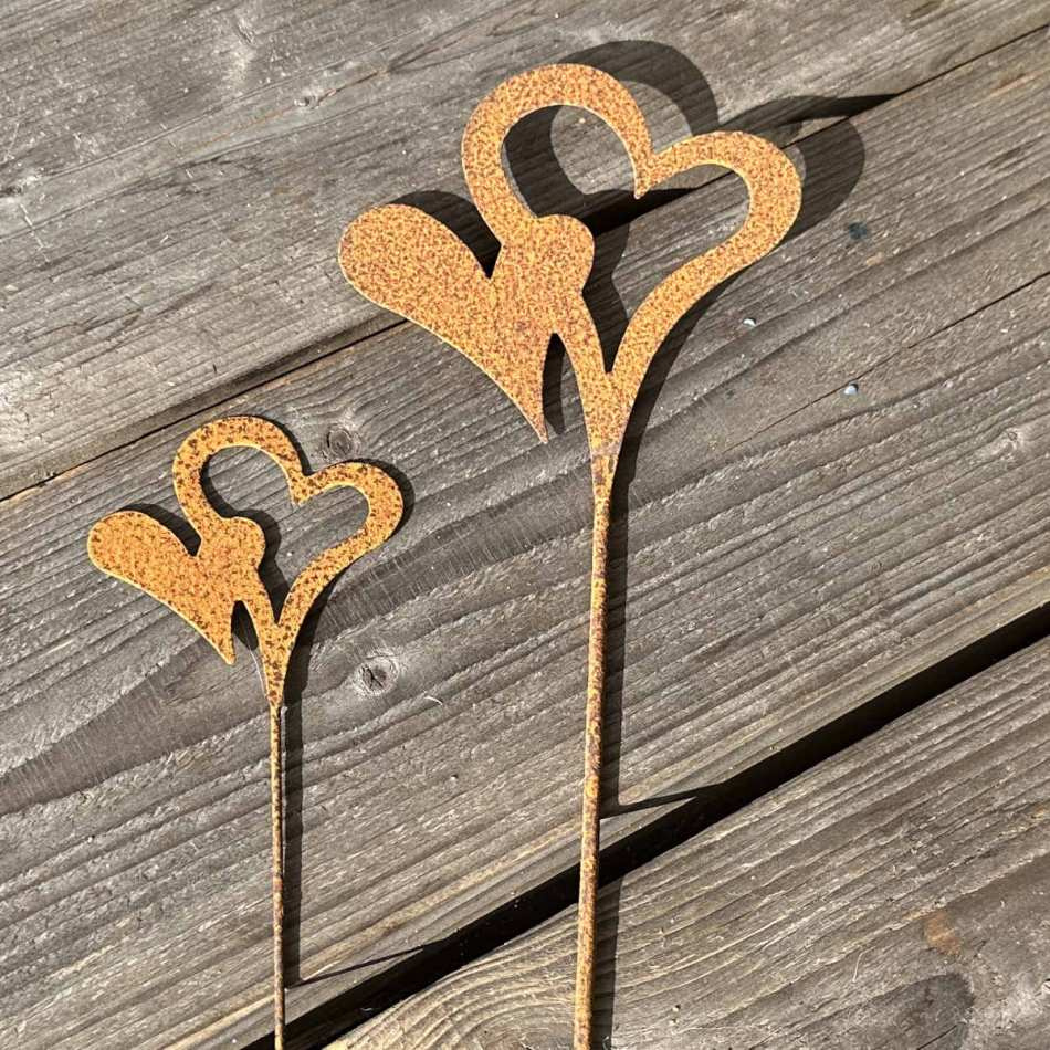 Hjärtan av rostig metall, ca 8 cm