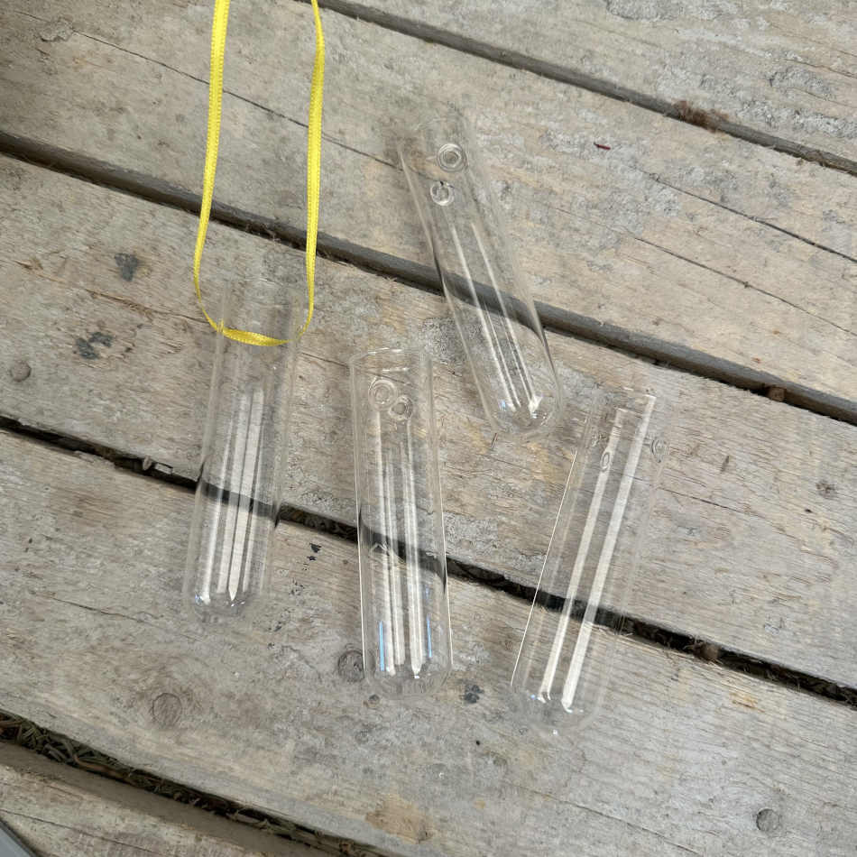 Provrör / Glasrör med uppghängningshål. 10 cm