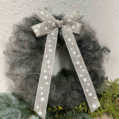 Rosett av linne med Vita stjärnor , ca 14 x 24 cm Rosett av linne med Vita stjärnor , ca 14 x 24 cm