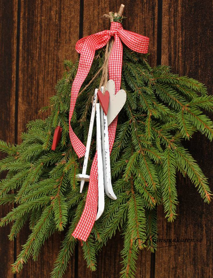 Skidor och stavar. vit. 20 cm