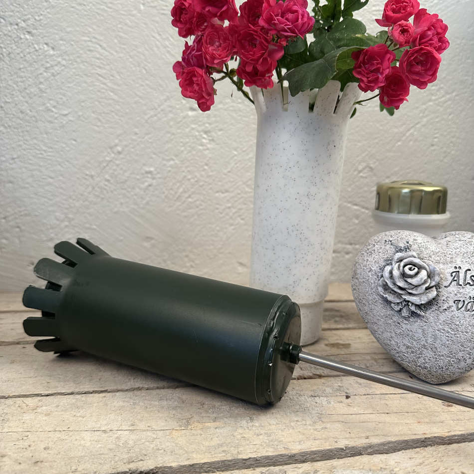 Gravvas, grön. 17 cm hög