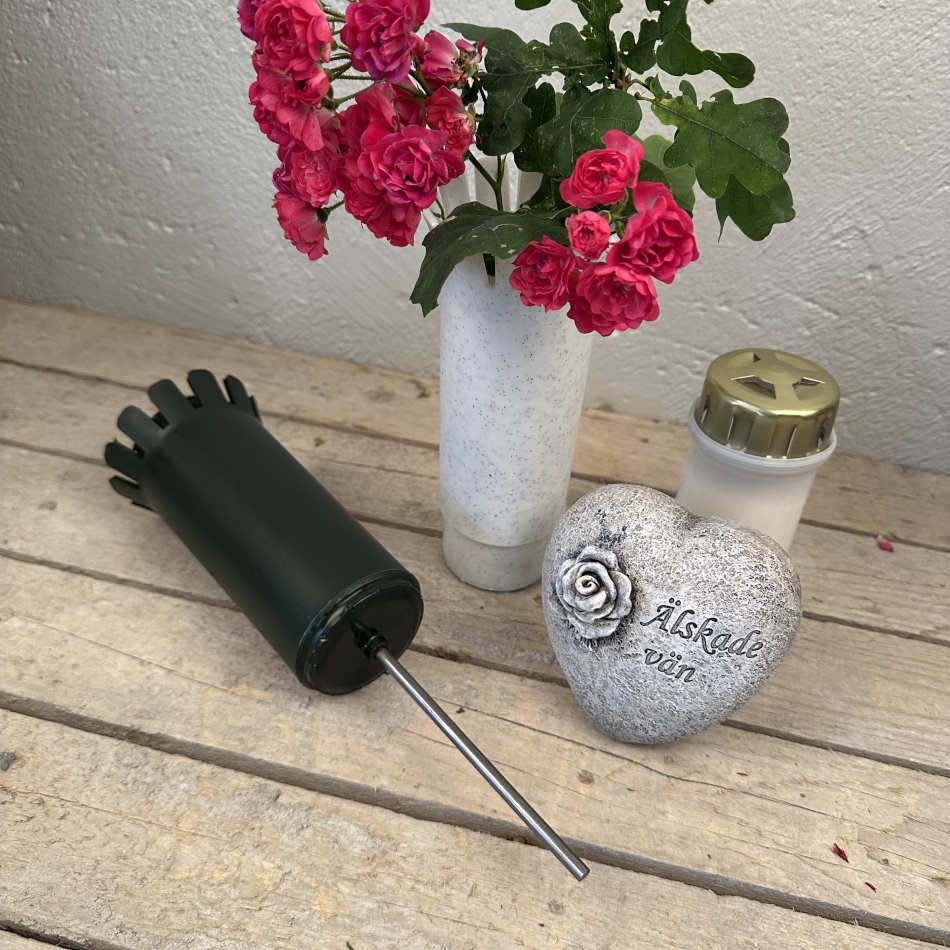 Gravvas, grön. 17 cm hög