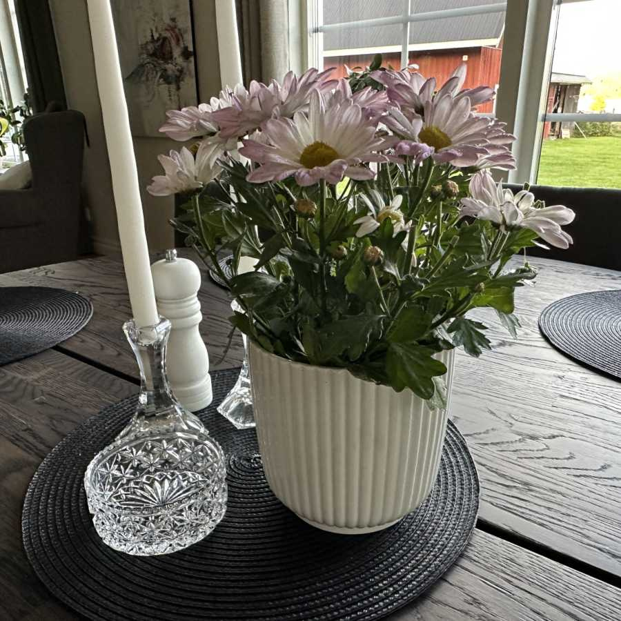 Kruka Randig, Vit 13,8 cm