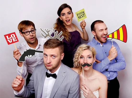 Bröllopsattiraljer i många olika utföranden