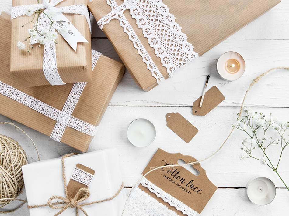 Spetsband, vit. 3 olika sorter. 3 x 1.5 meter