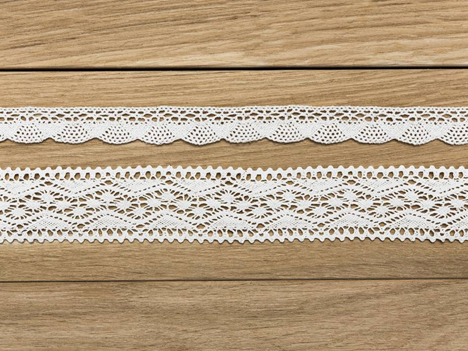 Spetsband, vit. 2 olika sorter. 2 x 1.5 meter