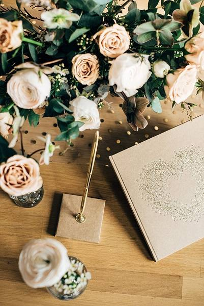 Bok i kraftpapper, 22 blanka sidor, storlek ca 20,5 x 20,5 cm