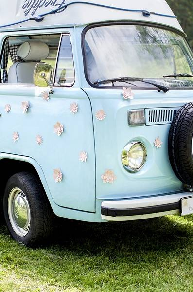 pynta bilen med blommor