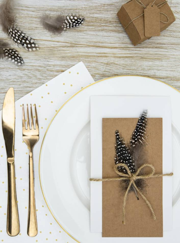 Fjädrar / pärlhönsfjädrar, ca 5-9 cm