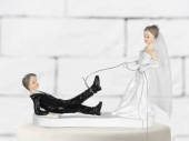 Brudgummen fångad med snara i benet av bruden