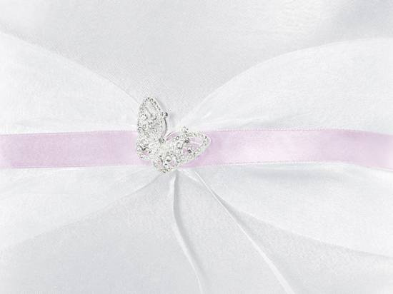 Ringkudde i vitt med organzaband och silverfjäril