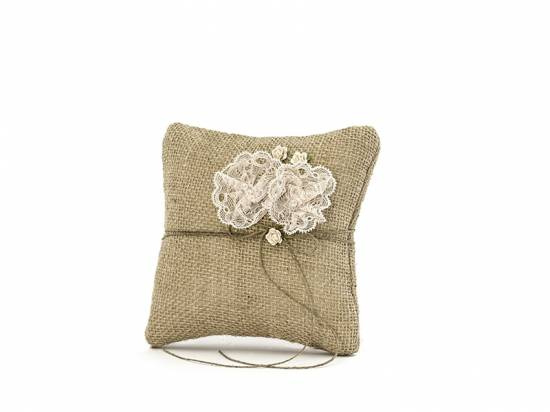 Ringkudde i jute med blommor
