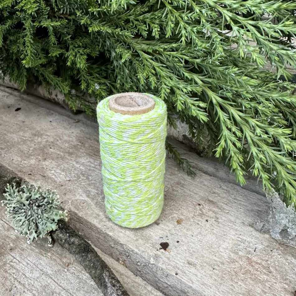 Bomullssnöre, grön/vit. ca 50 meter