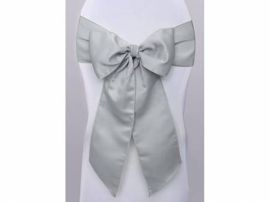 Silverfärgad stolrosett i satin, ca 275x15 cm