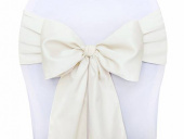 Cremefärgad stolrosett för bröllopet Cremefärgad stolrosett i satin