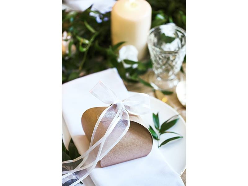 Chiffongband i vitt på rulle 2,5 cm bred