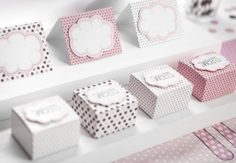 Placeringskort med rosa moln, 6 st. mixade mönster