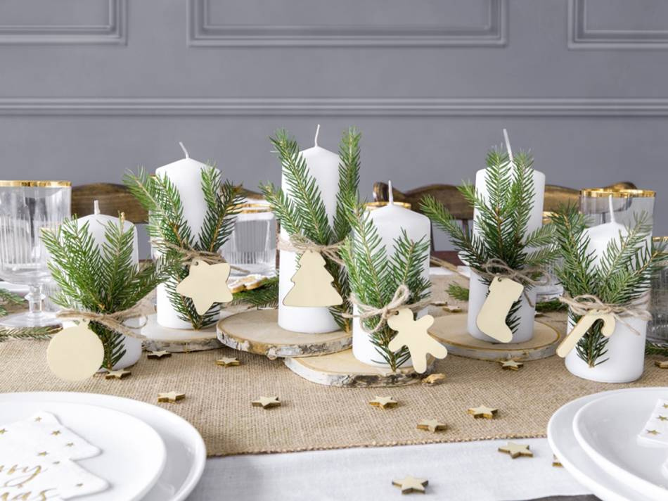 Träfigurer / etiketter. ca 12 st